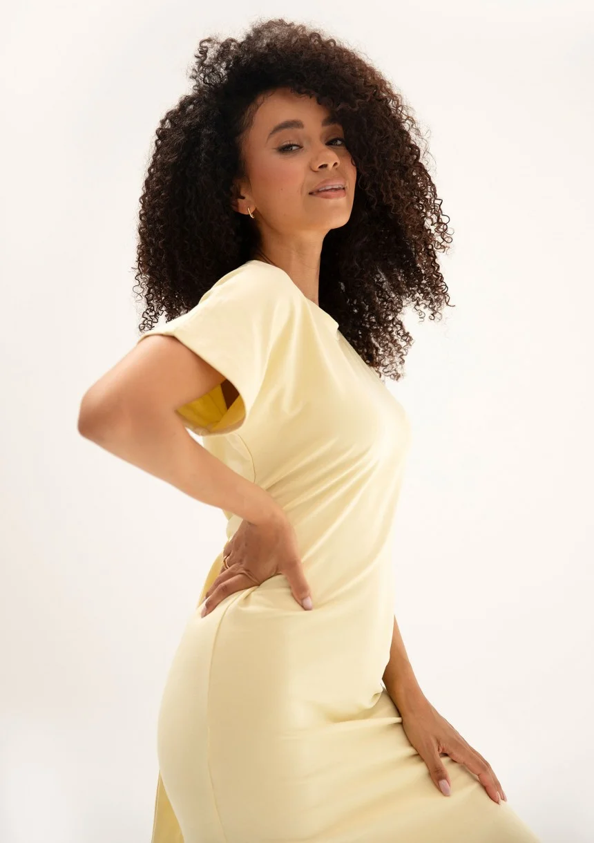 Everyday Dress - T-shirtowa sukienka z taliowaniem Butter Yellow